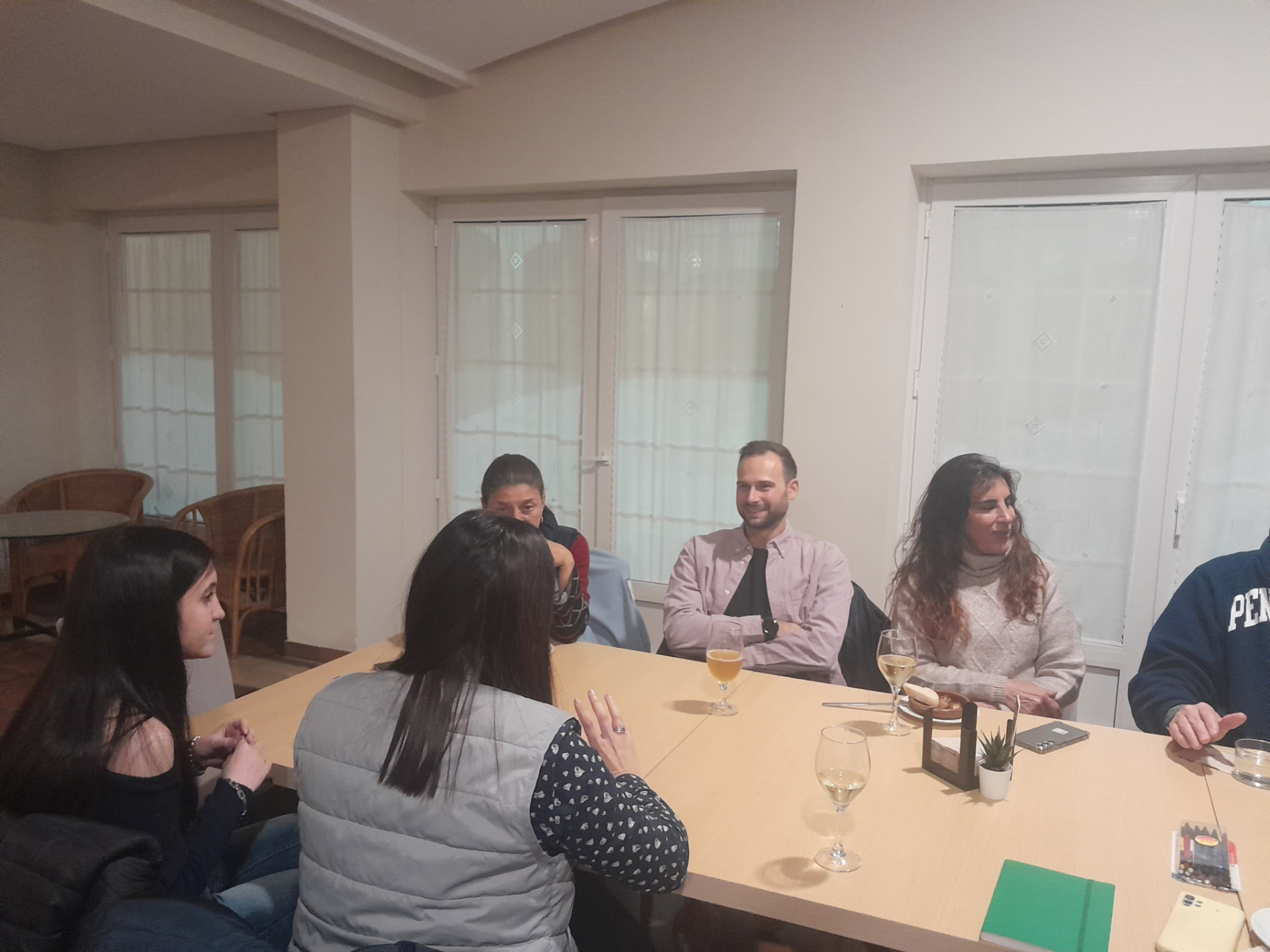 A small group talking around a table at an evening session